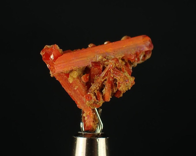 CROCOITE crystal cluster 1,8 x 1,5 x 1,1 cm from AUSTRALIA