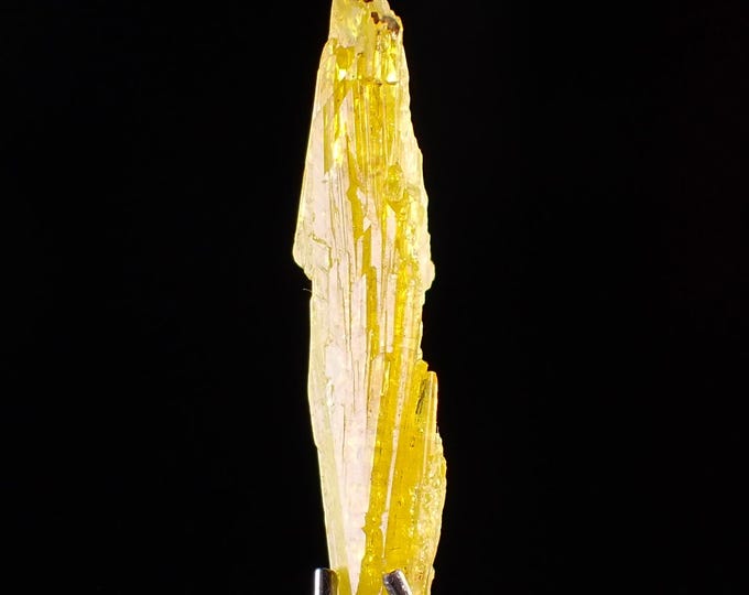 LEGRANDITE rare crystal 1,4 x 0,3 x 0,3 cm from MEXICO
