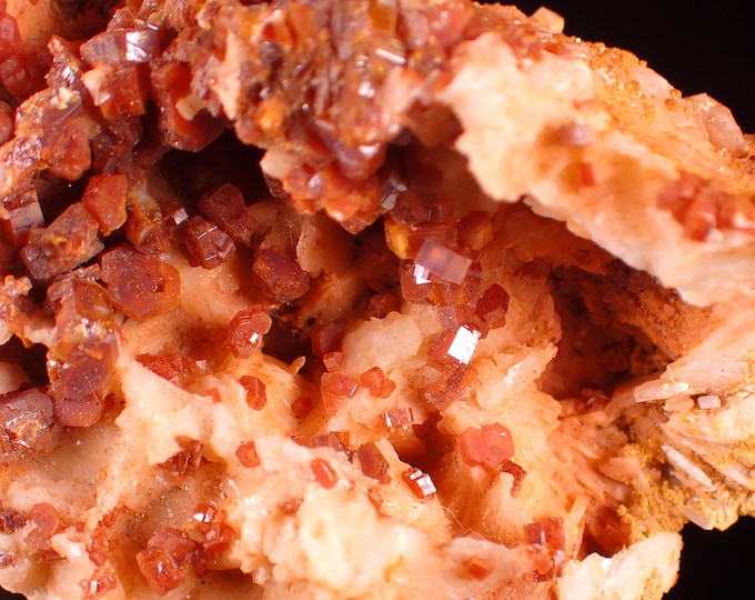 VANADINITE Crystals on Baryte 6,5 x 3,6 x 2,3 cm - Mibalden, Morocco