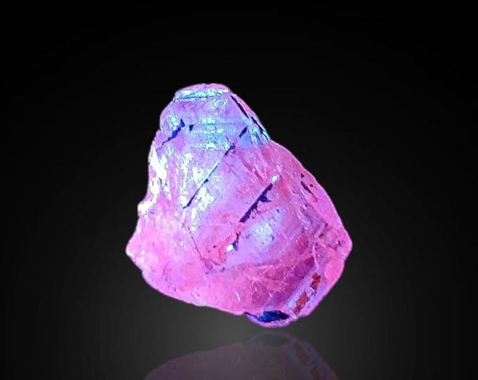 fluorescent AXINITE "Mg" 1,2 x 0,9 x 0,3 cm from TANZANIA 13214