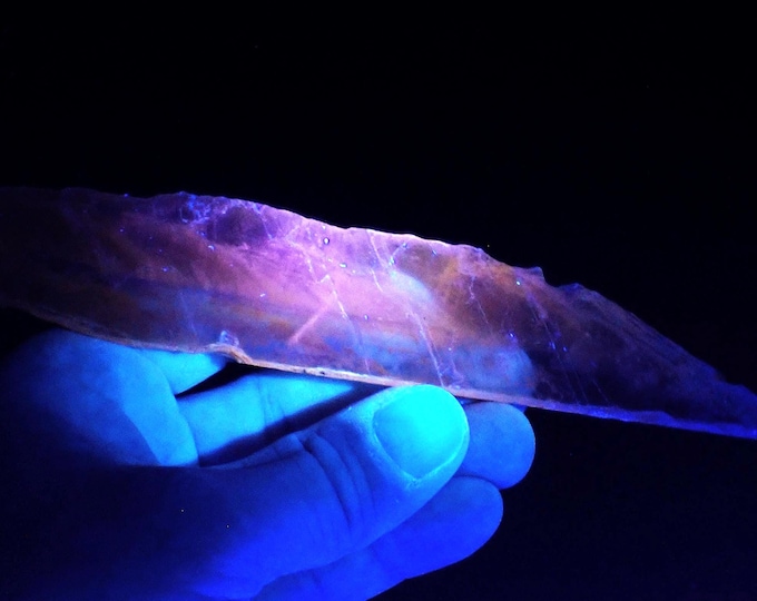 GYPSUM fluorescent crystal 15,5 x 3,0 x 0,9 cm POLAND