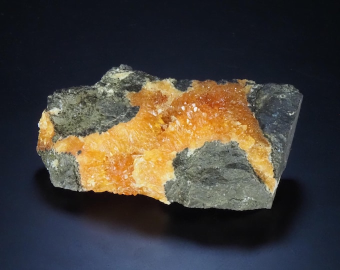 CALCITE fluorescent crystals 7,3 x 3,0 x 2,8 cm POLAND