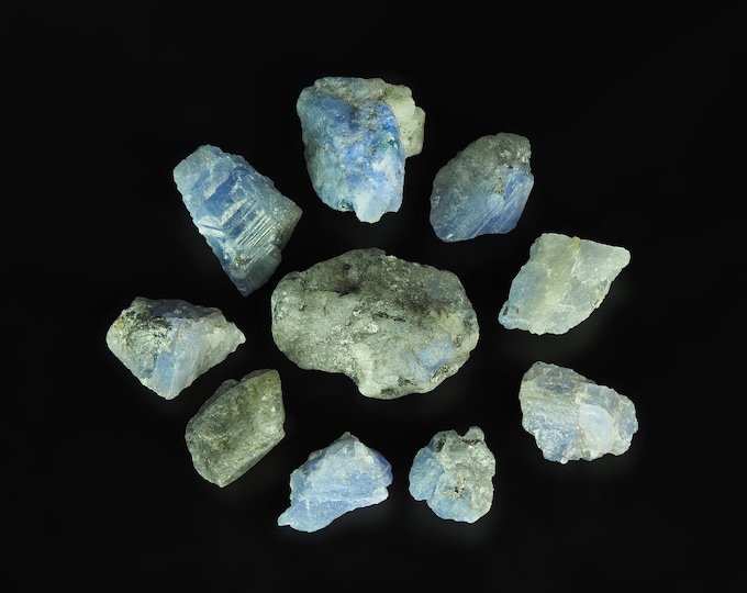 Set of Blue Tanzanite Crystals 100 ct from TANZANIA
