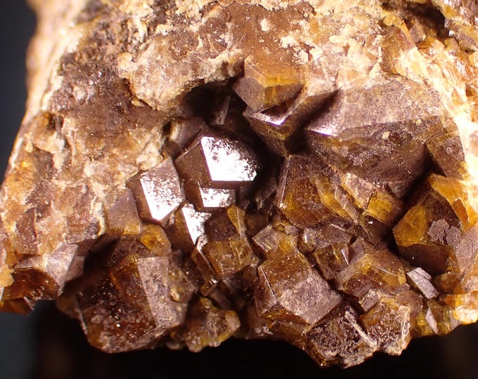 GARNET var TOPAZOLITE crystals on matrix 3,5 x 3,0 x 2,0 cm GREECE
