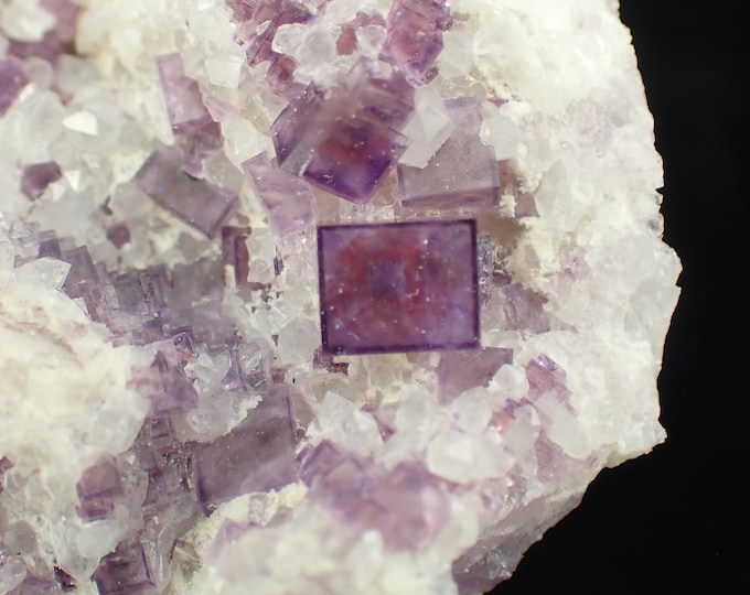 FLUORITE on quartz 2,7 x 2,5 x 1,7 cm FRANCE 13300
