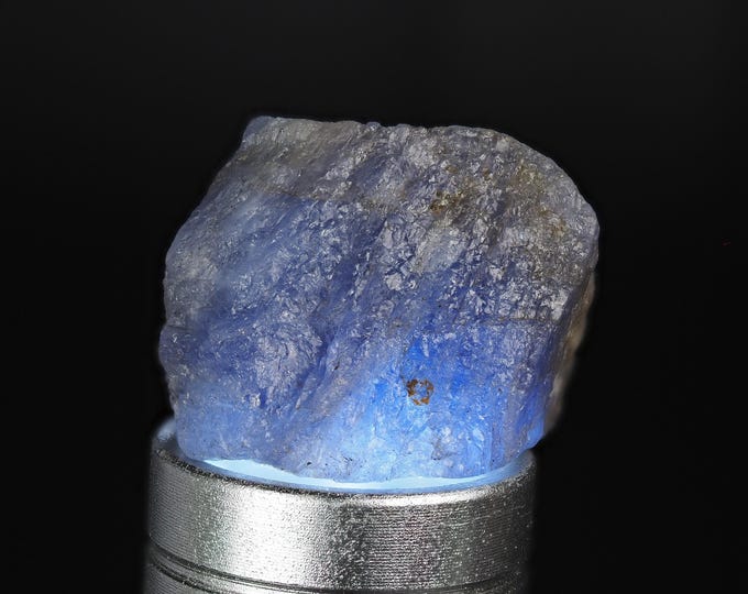 TANZANITE crystal 2,2 x 1,9 x 1,7 cm from TANZANIA