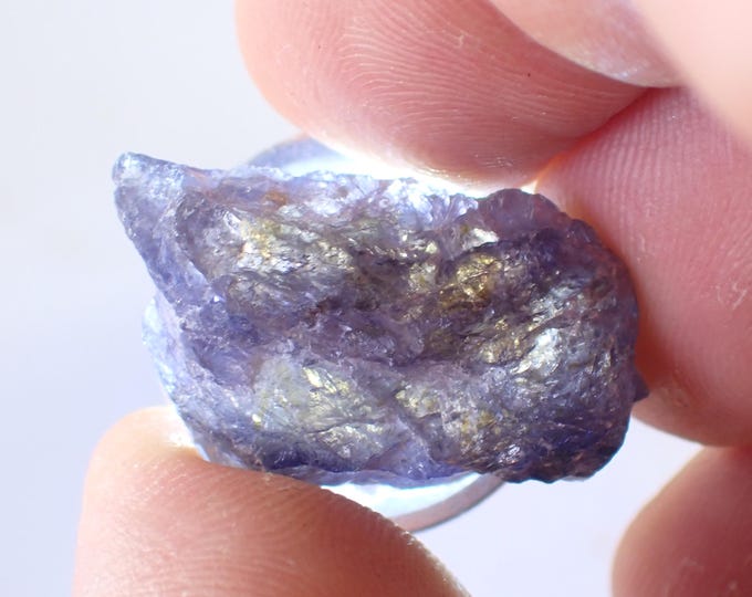 IOLITE var. cordierite, pleochroic crystal 2,3 x 1,6 x 1,1 cm Madagascar