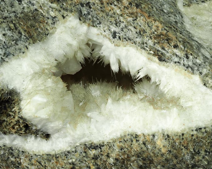NATROLITE with chabazite 9,3 x 5,5 x 4,0 cm GERMANY 12385