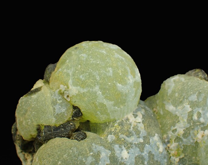 PREHNITE with epidote 5,5 x 4,8 x 3,5 cm MALI 12911
