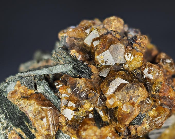 ANDRADITE garnet with actinolite 4,3 x 3,5 x 2,3 cm