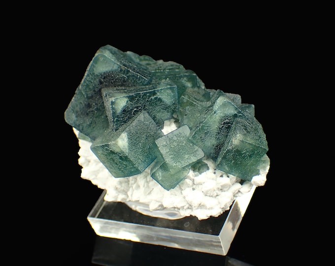 fluorescent FLUORITE crystal on matrix 7,0 x 4,5 x 3,7 cm from CHINA 12856