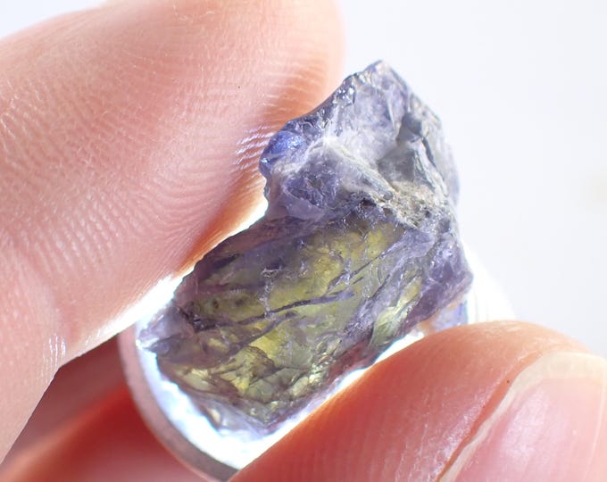 IOLITE var. cordierite, pleochroic crystal 2,0 x 1,3 x 1,2 cm Madagascar
