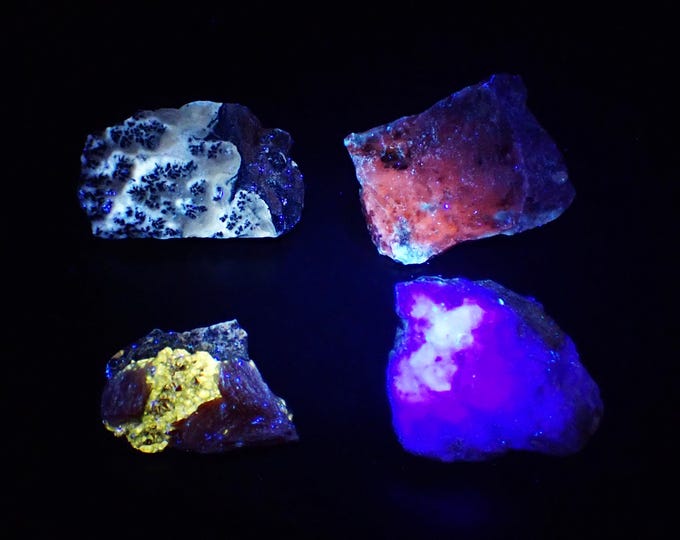 FLUORESCENT set of 4 specimens 4,0 x 3,0 x 2,7 cm