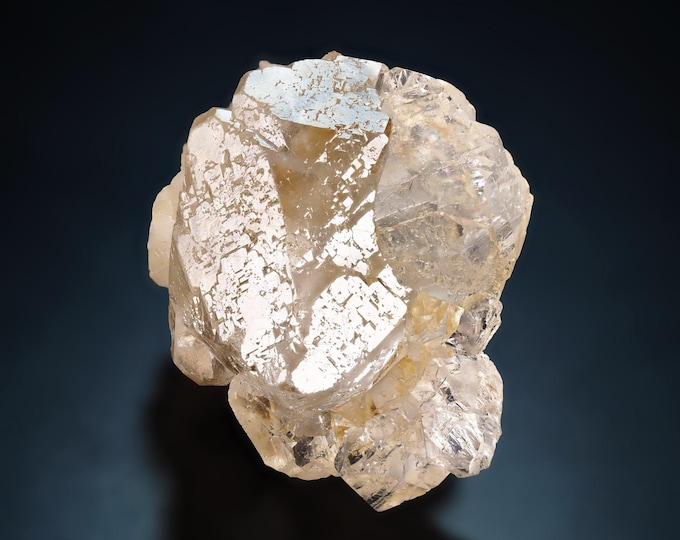 FLUORITE transparent crystal 4,8 x 4,0 x 2,2 cm RUSSIA