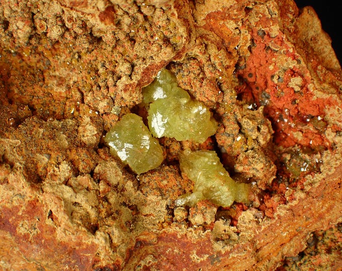 fluorescent ADAMITE crystals on matrix 8,0 x 6,0 x 3,7 cm from MEXICO