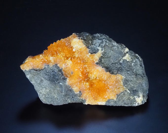 CALCITE fluorescent crystals 7,8 x 3,5 x 3,0 cm POLAND