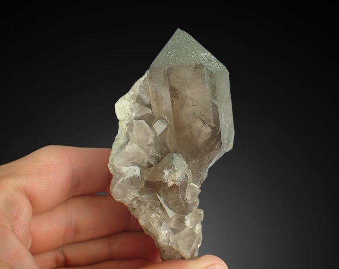 alpine QUARTZ with chlorite 8,5 x 4,5 x 4,3 cm SWITZERLAND 13010