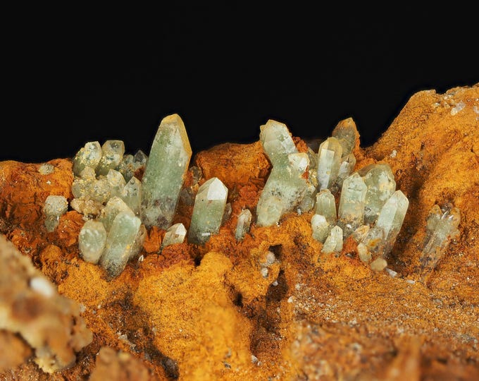 QUARTZ with chlorite 7,3 x 3,0 x 2,0 cm PAKISTAN