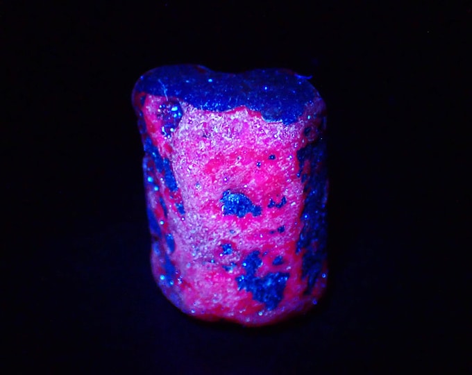 fluorescent RUBY crystal 2,0 x 1,5 x 1,2 cm from MALAWI