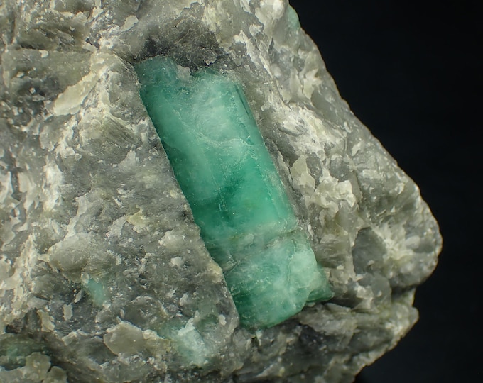 EMERALD crystal 7,0 x 6,0 x 5,7 cm BRAZIL 12702