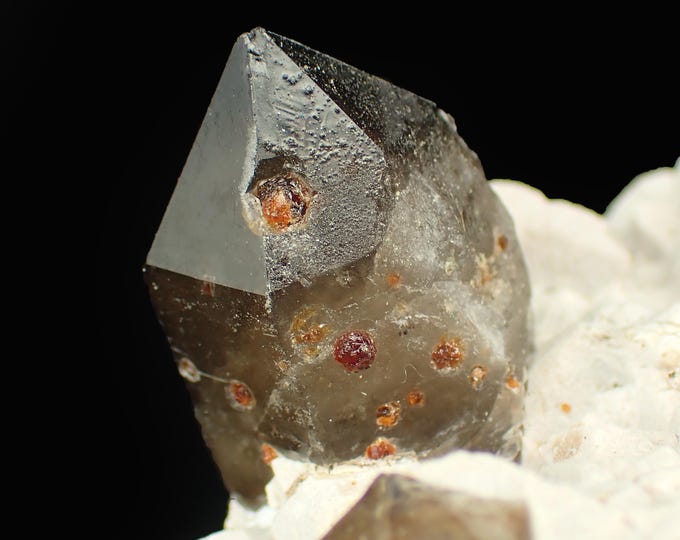 SMOKY QUARTZ with spessartine 9,0 x 6,0 x 4,0 cm CHINA 12925
