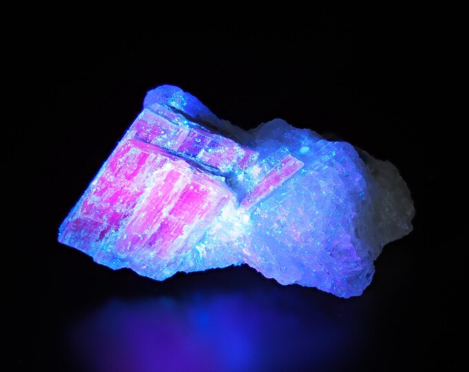 fluorescent KYANITE crystals 5,8 x 3,0 x 2,0 cm from PAKISTAN