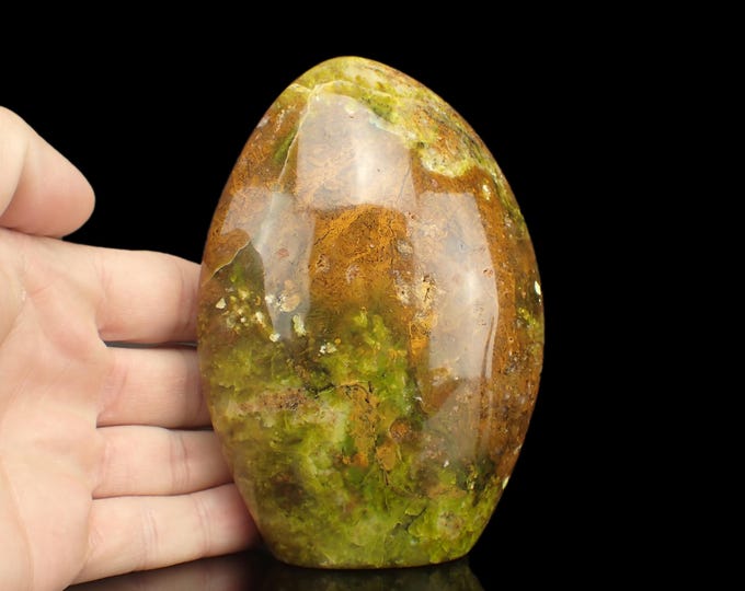 green OPAL polished free form 11,4 x 7,9 x 4,0 cm MADAGASCAR