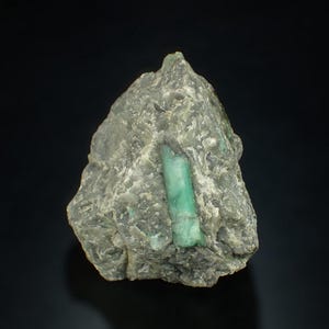 EMERALD crystal 7,0 x 6,0 x 5,7 cm BRAZIL 12702