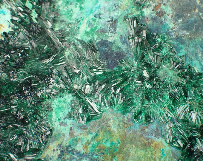 ATACAMITE crystals on matrix 9,0 x 7,5 x 3,8 cm PERU 12694