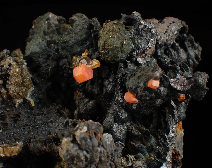 VANADINITE on goethite crystals from MOROCCO 10857