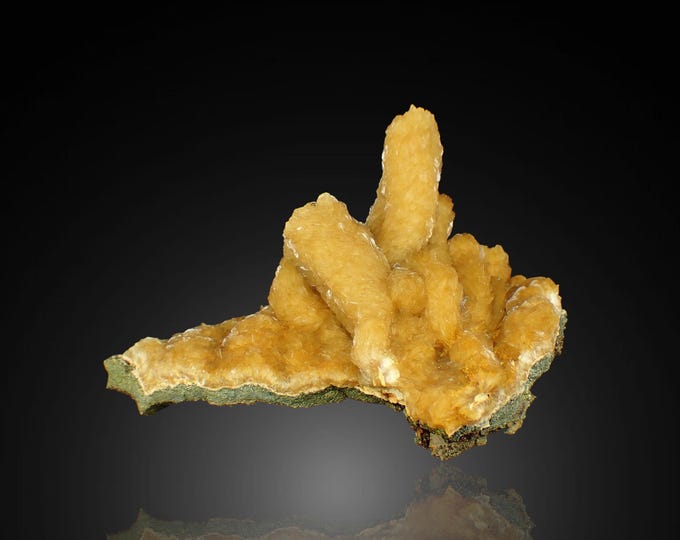 fluorescent BARYTE pseudo stalactites 8,6 x 5,8 x 4,5 cm POLAND 13032