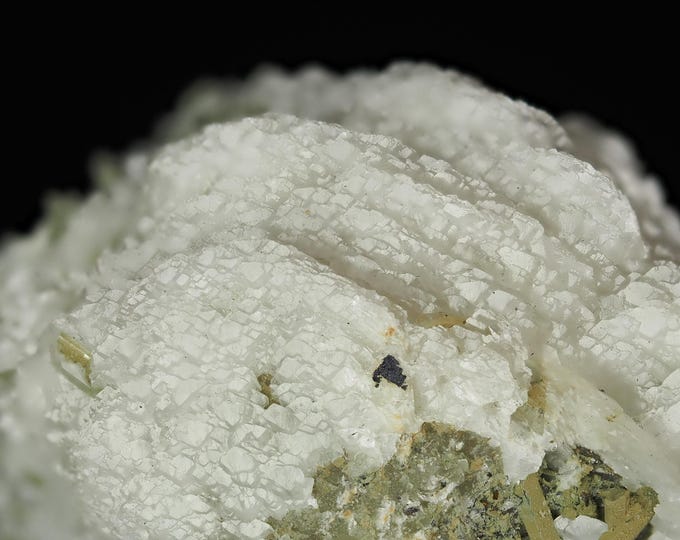 fluorescent CALCITE crystals 4,9 x 3,6 x 3,0 cm BULGARIA