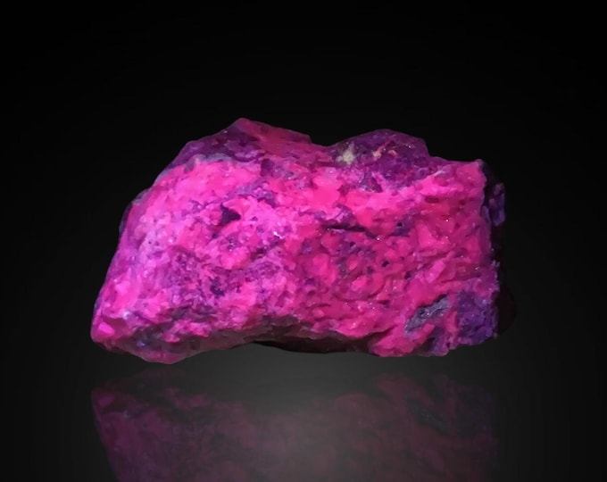 fluorescent CALCITE rough 8,5 x 4,0 x 4,0 cm AUSTRALIA