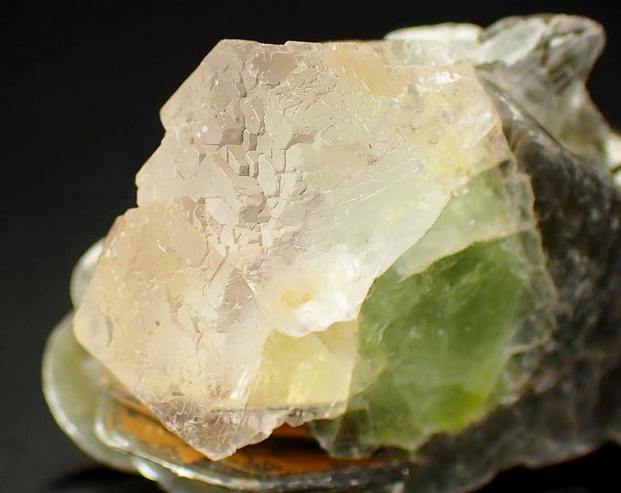 FLUORITE 3.9 x 2.4 x 1.9 cm from PAKISTAN 10615