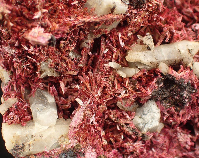 ERYTHRITE crystals on matrix 6,5 x 5,7 x 5,5 cm MOROCCO 12849