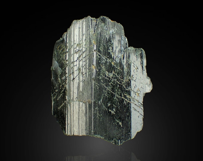 black AEGIRINE crystal 4,8 x 3,9 x 1,5 cm MALAWI