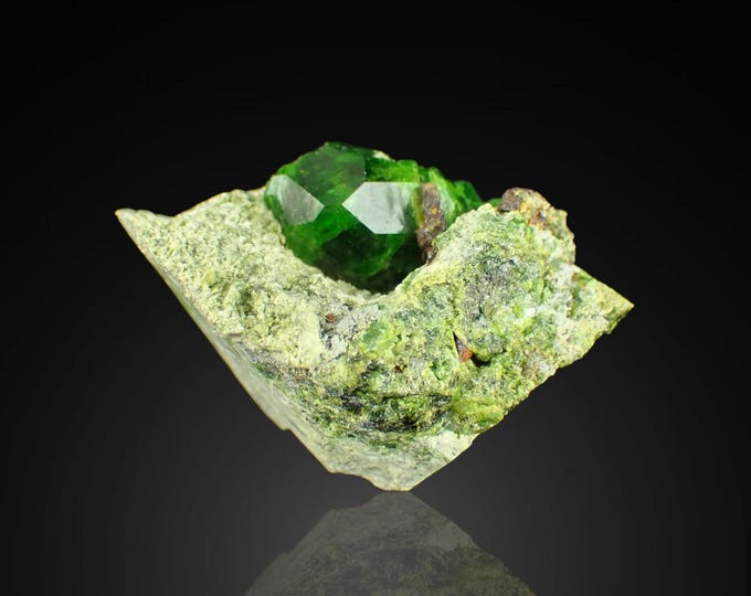 DEMANTOID garnet crystals 3,8 x 2,8 x 2,2 cm 13125
