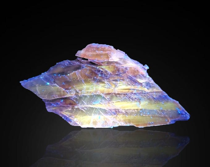 GYPSUM fluorescent crystal 10,0 x 4,8 x 0,9 cm POLAND 13261