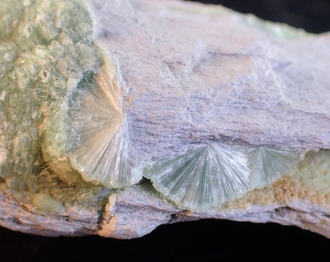 WAVELLITE Crystals on Matrix 6,0 x 3,0 x 1,7 cm - Mauldin Mt., USA