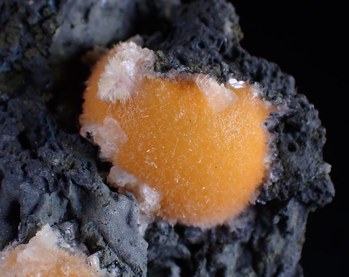 THOMSONITE crystals on matrix 5,0 x 4,3 x 2,5 cm INDIA