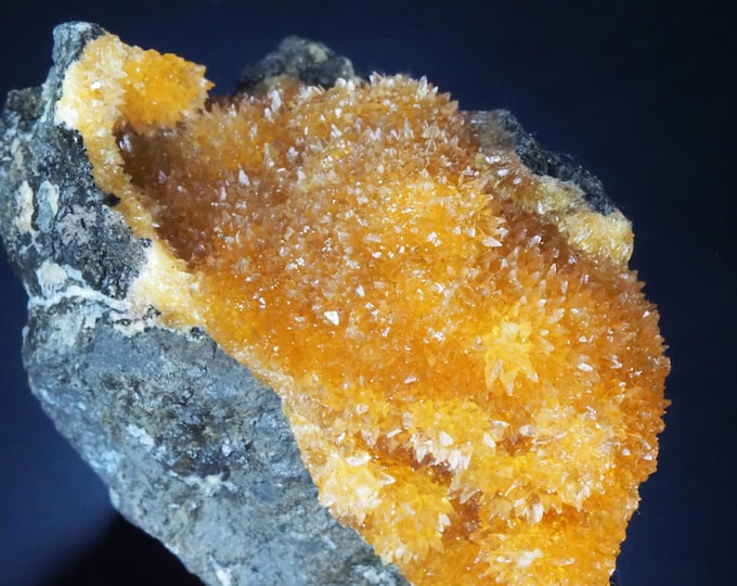 CALCITE fluorescent crystals 6,0 x 4,0 x 3,5 cm POLAND