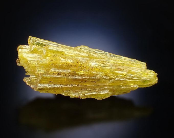 LEGRANDITE rare crystal 1,4 x 0,5 x 0,2 cm from MEXICO