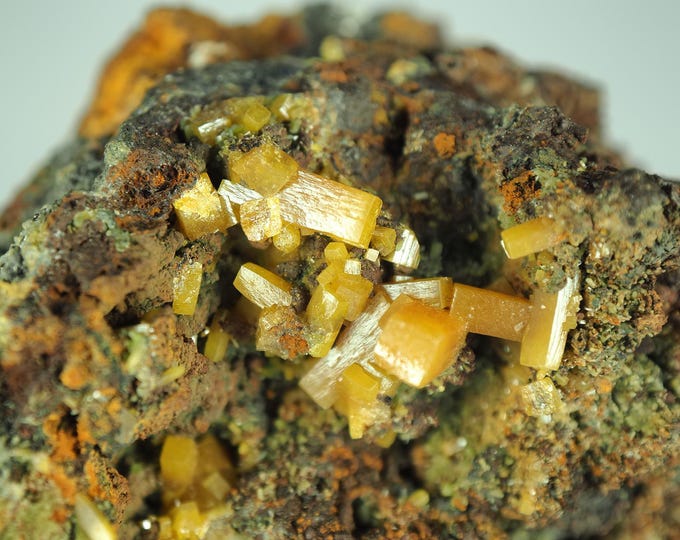 WULFENITE yellow crystals 5,5 x 4,5 x 3,5 cm MEXICO ojuela