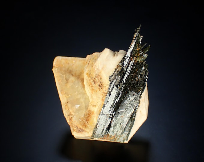 ARFVEDSONITE with Microcline - Mount Malosa, Malawi