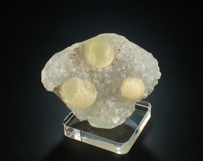 FLUORITE on quartz 8,0 x 6,4 x 2,2 cm from INDIA 11883