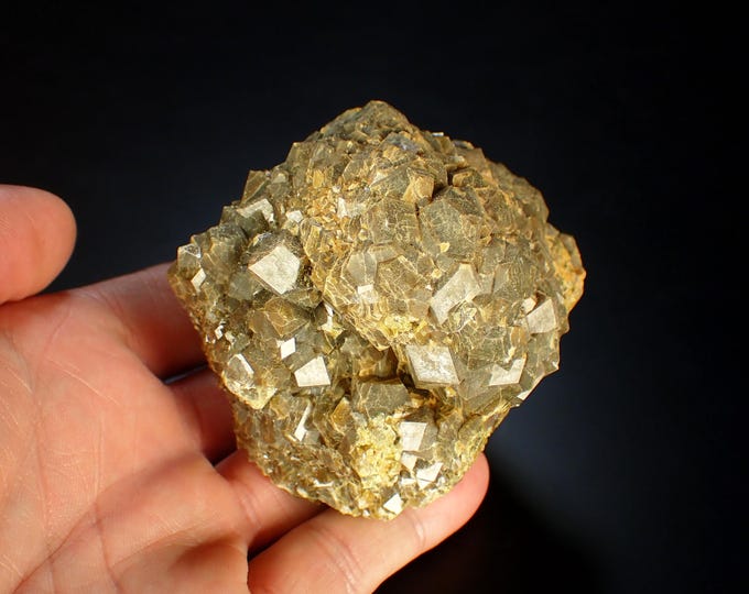 GARNET var TOPAZOLITE crystals on matrix 7,0 x 5,3 x 5,0 cm U.S.