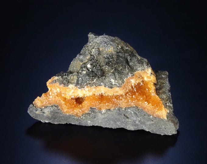 CALCITE fluorescent crystals 7,5 x 4,5 x 1,8 cm POLAND