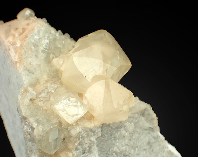 fluorescent CALCITE crystals 8,0 x 5,5 x 3,7 cm from CHINA