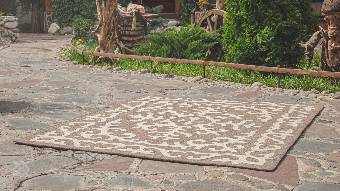 Grau weißer traditioneller Filzteppich auf Bestellung Kyrgyz | Etsy