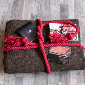 Grau weißer traditioneller Filzteppich auf Bestellung Kyrgyz | Etsy